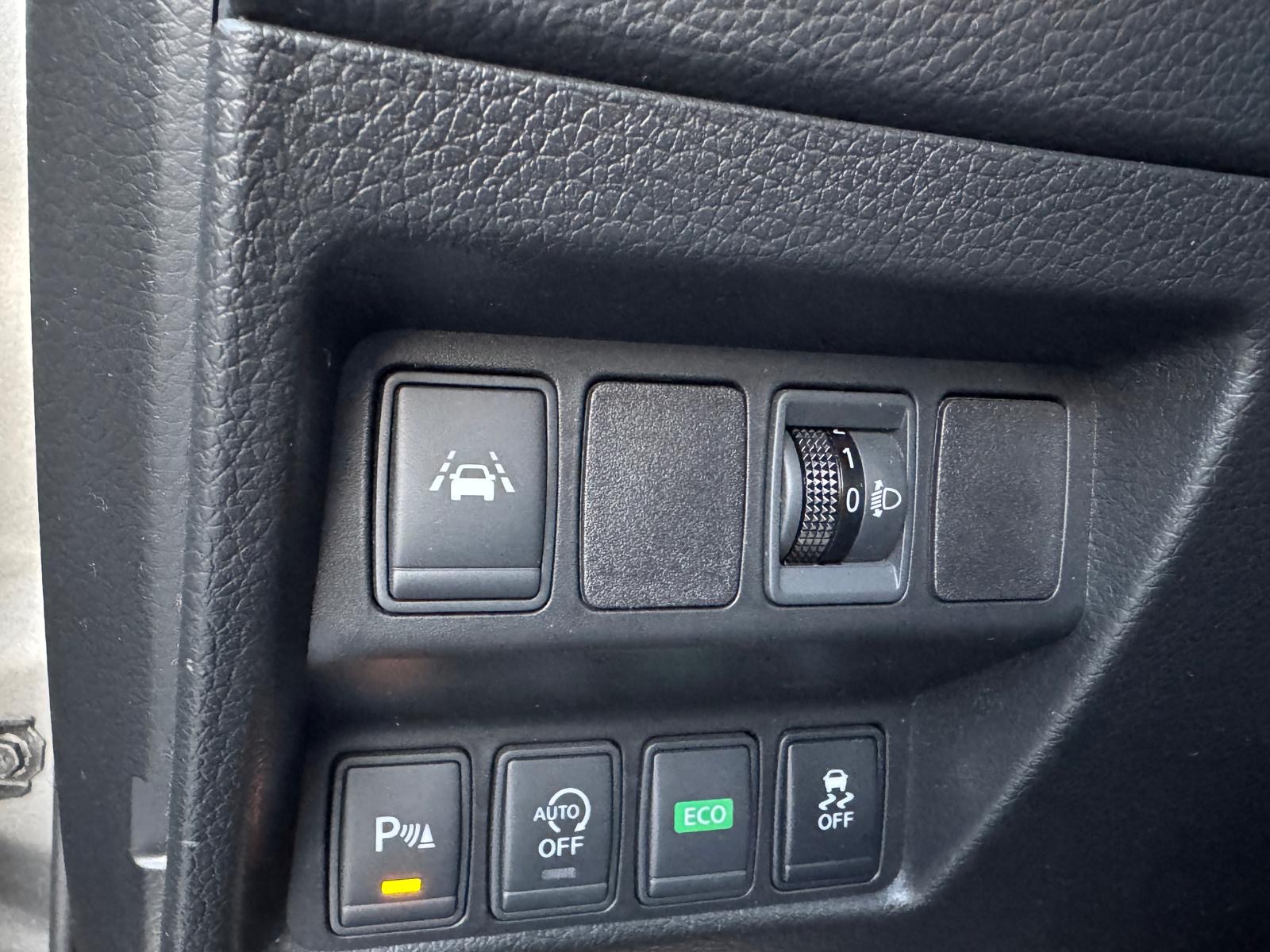 
								Nissan Qashqai 1.2 Benzyna N-Connecta Automat Panorama full									