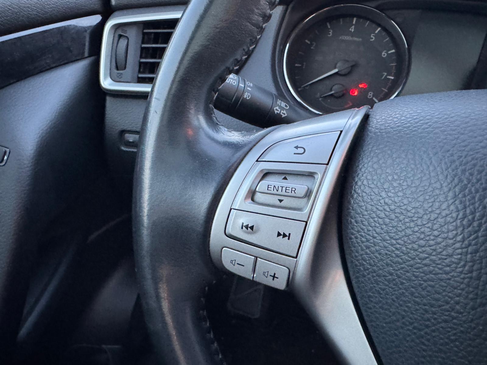 
								Nissan Qashqai 1.2 Benzyna N-Connecta Automat Panorama full									