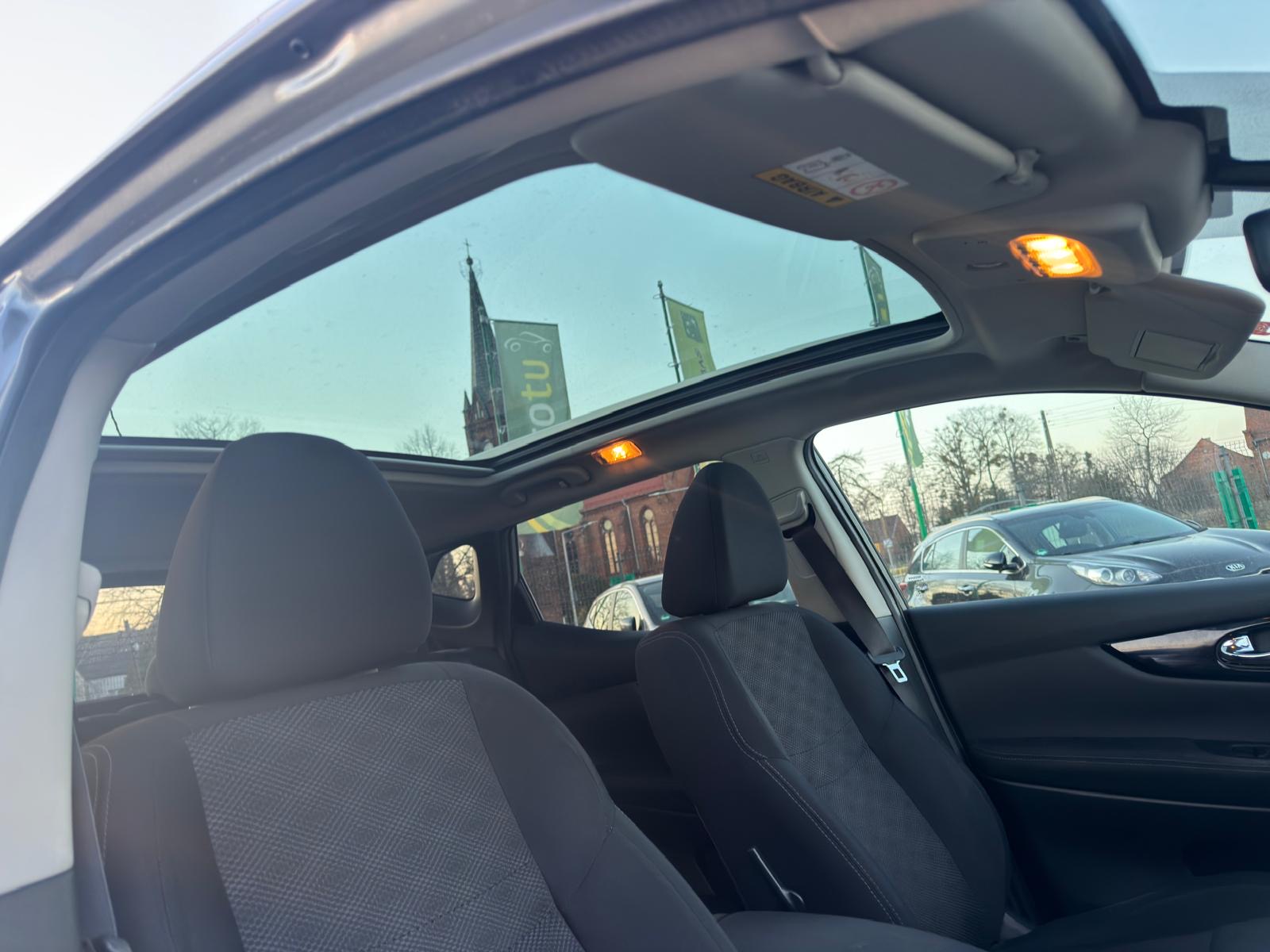 
								Nissan Qashqai 1.2 Benzyna N-Connecta Automat Panorama full									